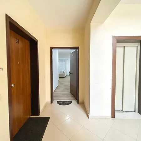 Qerret 647 Apartment Golem (Tirana)