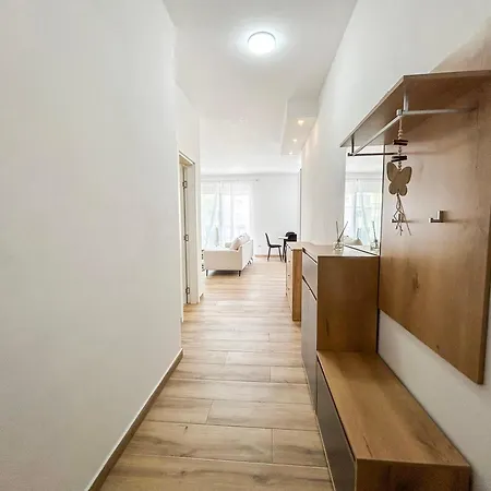 Qerret 647 Apartment
